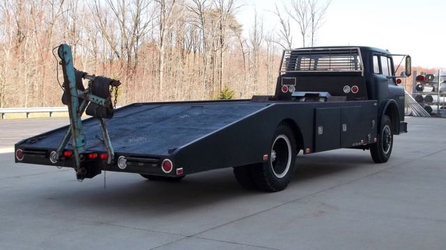 1975 ford C 600 coe RAMP truck wedge body car hauler cabover.